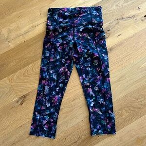 Lululemon 🍋 Floral High Rise Wunder-Under pockets